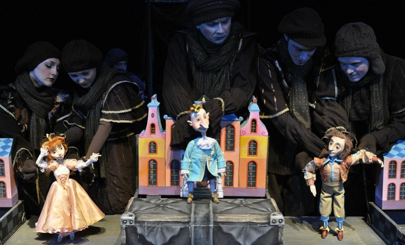 childs puppet theatre